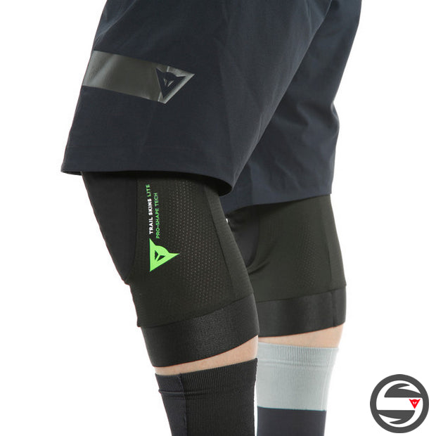 TRAIL SKINS LITE KNEE GUARDS