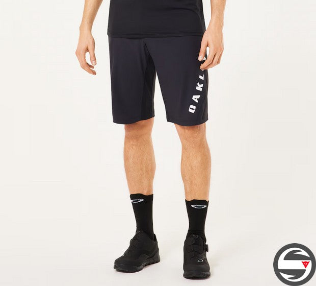 FOA406787 02E FREE RIDE LINED SHORT BLACK