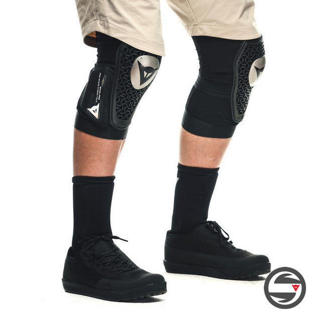 RIVAL PRO KNEE BLACK