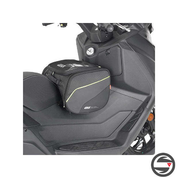 EA136 BORSA SCOOTER TUNNEL E SELLA 23 LT. GIVI