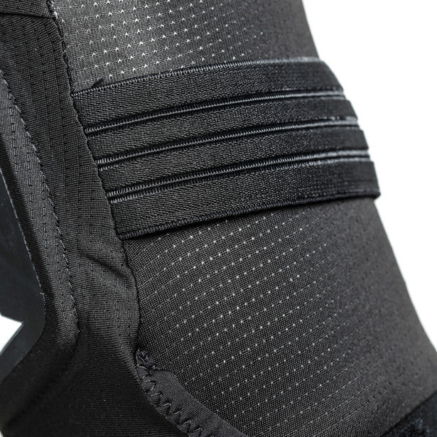 TRAIL SKINS PRO KNEE GUARDS