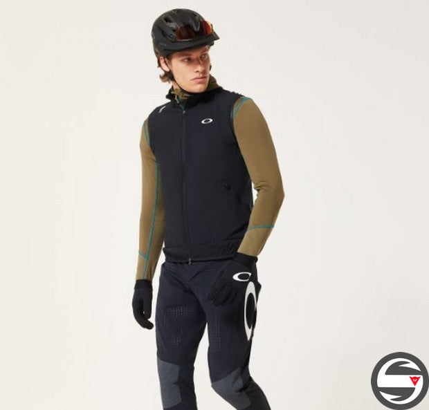 FOA407396 02E ELEMENTS ALPHA VEST BLACK BLACKOUT