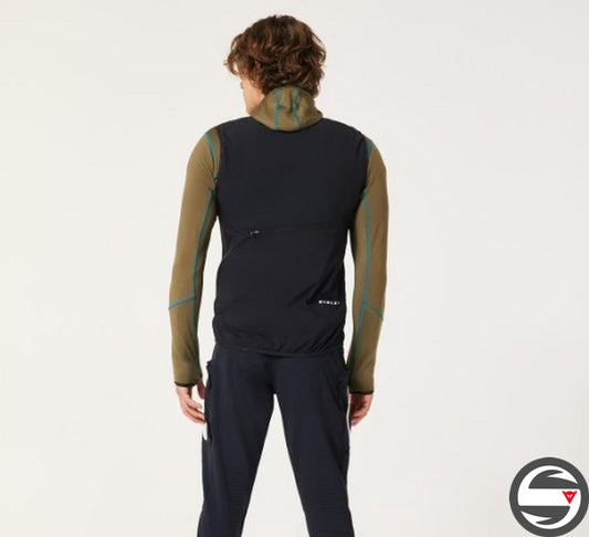 FOA407396 02E ELEMENTS ALPHA VEST BLACK BLACKOUT